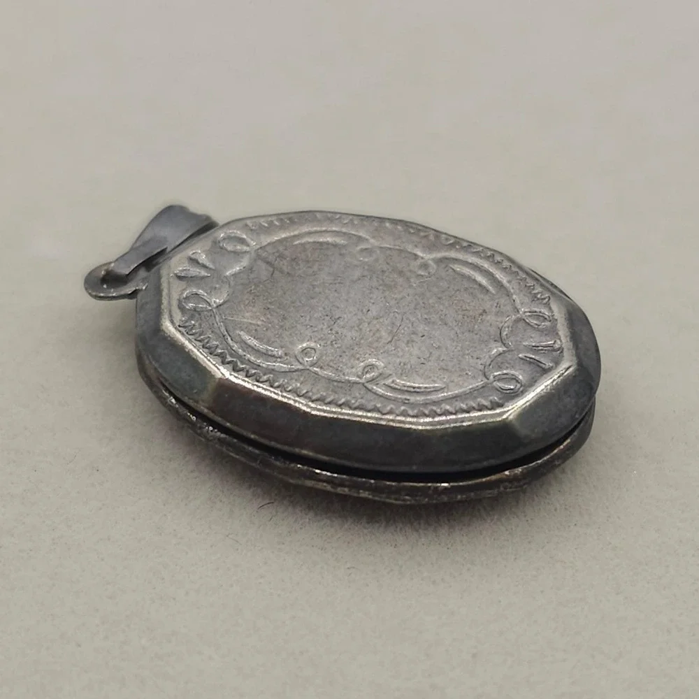 Vintage Floral Locket Pendant Silver Tone Oval Keepsake Charm
